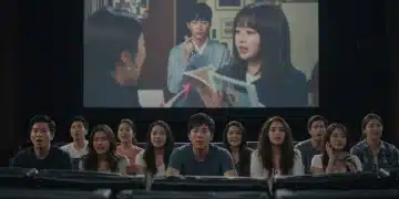 US fans enthusiastically watching K-Drama, symbolizing growing popularity